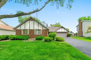2445 Coach and Surrey Ln, Aurora, IL 60506 - Photo 2