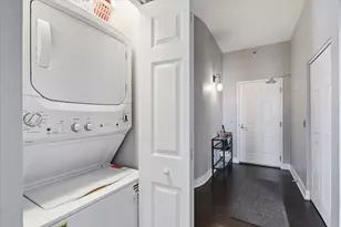 340 W Superior St, Chicago, IL 60654 - Photo 14