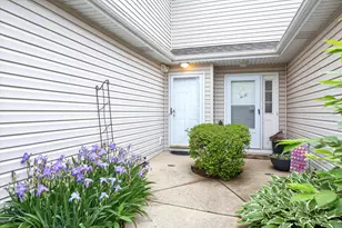 1673 Waterford Rd, North Aurora, IL 60542 - Photo 2