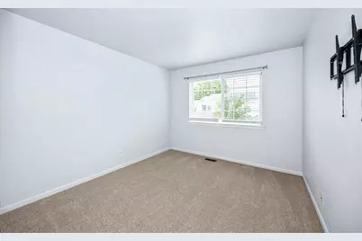 1673 Waterford Road, North Aurora, IL 60542 - Photo 18