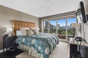 1960 N Lincoln Park West Ave, Chicago, IL 60614 - Photo 8
