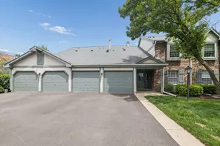 1575 Stonehill Ct, Wheaton, IL 60189 - Photo 2