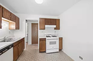 1575 Stonehill Ct, Wheaton, IL 60189 - Photo 8