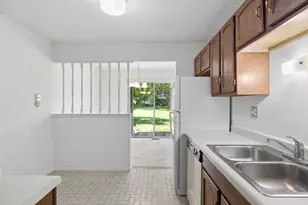 1575 Stonehill Ct, Wheaton, IL 60189 - Photo 10