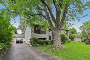 332 Everett Ave, Crystal Lake, IL 60014 - Photo 2