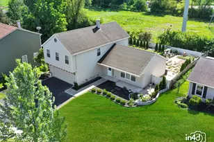 2090 S Valley Rd, Lombard, IL 60148 - Photo 2