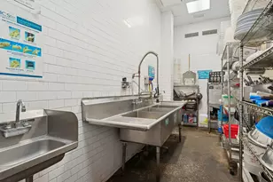 2054 W Grand Ave, Chicago, IL 60612 - Photo 16