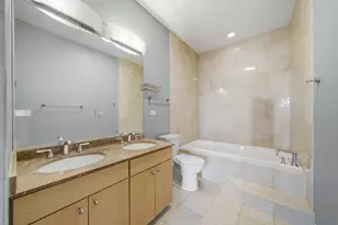 852 N Ashland Ave, Chicago, IL 60622 - Photo 16