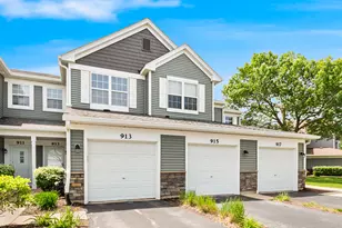 913 Genesee Dr, Naperville, IL 60563 - Photo 2