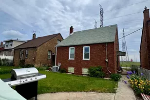 11042 S State Line Rd, Chicago, IL 60617 - Photo 12