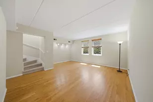 1038 Susan Collin Ln, Oak Park, IL 60302 - Photo 8