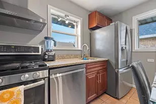 8422 W 45th St, Lyons, IL 60534 - Photo 6