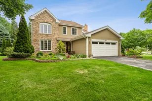 687 Rose Ln, Bartlett, IL 60103 - Photo 2
