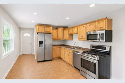 111 S Bartlett Road, Streamwood, IL 60107 - Photo 6