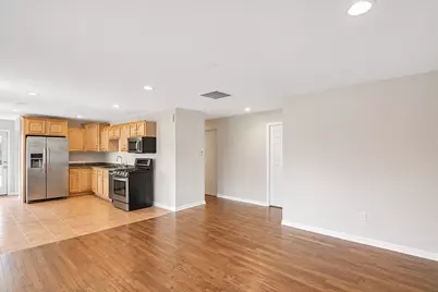 111 S Bartlett Road, Streamwood, IL 60107 - Photo 4