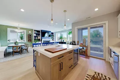 2437 W Foster Avenue #202, Chicago, IL 60625 - Photo 10