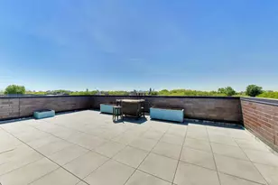 2437 W Foster Ave, Chicago, IL 60625 - Photo 36