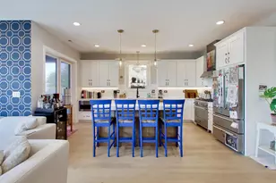2437 W Foster Ave, Chicago, IL 60625 - Photo 8