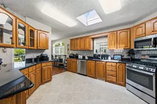 236 Forestview Dr, Crystal Lake, IL 60014 - Photo 4