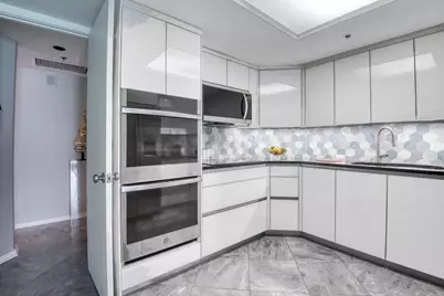 950 N Michigan Avenue #3702, Chicago, IL 60611 - Photo 18