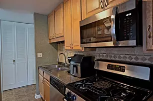 1217 S Old Wilke Rd, Arlington Heights, IL 60005 - Photo 4
