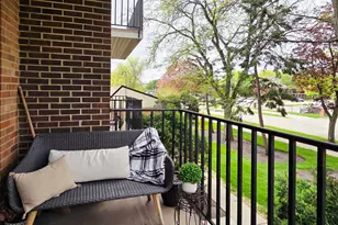 1217 S Old Wilke Rd, Arlington Heights, IL 60005 - Photo 8