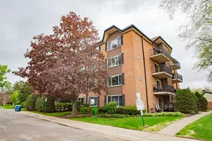 1217 S Old Wilke Rd, Arlington Heights, IL 60005 - Photo 2
