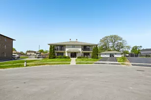 16518 Crescent Ave, Tinley Park, IL 60477 - Photo 4