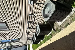 3258 N Ridgeway Ave, Chicago, IL 60618 - Photo 16