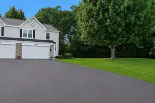 680 Savannah Ln, Crystal Lake, IL 60014 - Photo 2