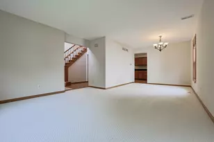 3191 Village Green Dr, Aurora, IL 60504 - Photo 6