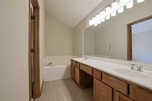 3191 Village Green Dr, Aurora, IL 60504 - Photo 24