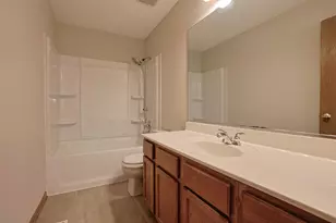 3191 Village Green Dr, Aurora, IL 60504 - Photo 32