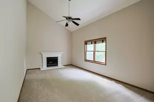 3191 Village Green Dr, Aurora, IL 60504 - Photo 16