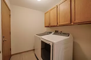 3191 Village Green Dr, Aurora, IL 60504 - Photo 18