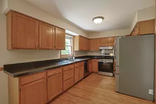 3191 Village Green Dr, Aurora, IL 60504 - Photo 10