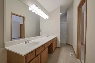 3191 Village Green Dr, Aurora, IL 60504 - Photo 26