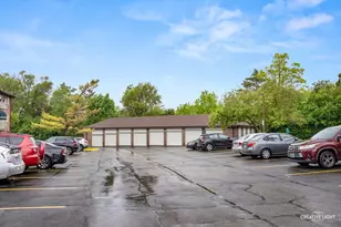 820 N Lakeside Dr, Vernon Hills, IL 60061 - Photo 2