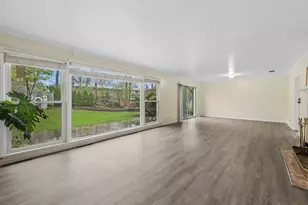 410 Flossmoor Ave, Waukegan, IL 60085 - Photo 8