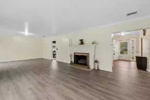 410 Flossmoor Ave, Waukegan, IL 60085 - Photo 6