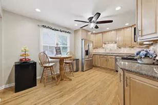 639 N Kaspar Ave, Arlington Heights, IL 60004 - Photo 8