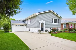 639 N Kaspar Ave, Arlington Heights, IL 60004 - Photo 1