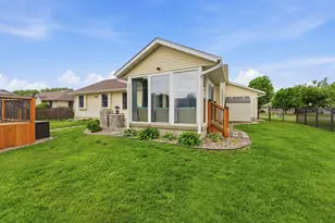 1629 Golfview Ct, Erie, IL 61250 - Photo 4