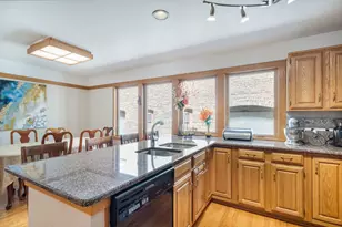 425 S Oak Park Ave, Oak Park, IL 60302 - Photo 8