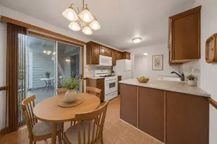 225 Columbia Ct, Schaumburg, IL 60193 - Photo 8