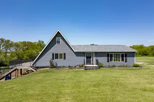 1042 290th St, Viola, IL 61486 - Photo 2