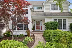 755 Warwick Ct, Lake Zurich, IL 60047 - Photo 2
