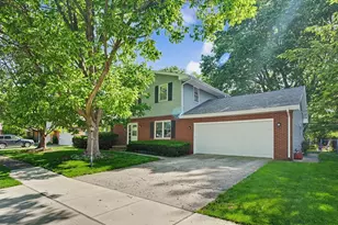 1910 Augusta Dr, Champaign, IL 61821 - Photo 2