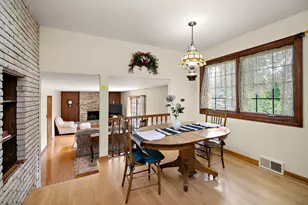 1409 E Rosehill Dr, Arlington Heights, IL 60004 - Photo 10