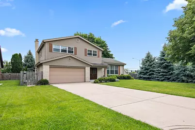 1409 E Rosehill Drive, Arlington Heights, IL 60004 - Photo 1